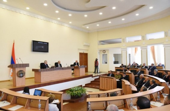 Բակո Սահակյանը Արցախի ԱԺ-ում մասնակցել է օրենսդիր-գործադիր հարցուպատասխանին