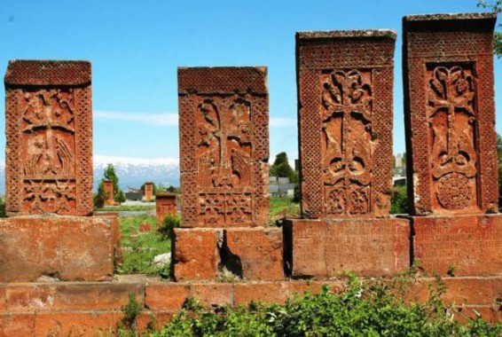 «Խաչքարը  մարդկանց աղոթքն է առ Աստված». հորդանանցի լուսանկարիչը աշխարհին պատմում է հայկական խաչքարի մասին
