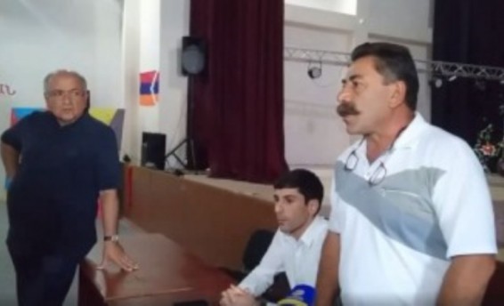 Video. «Ջուր եք պղտորում, ուզում եք ձուկ որսալ» Ուրցաձորի համայնքի ղեկավարը՝ Արարատի մարզպետին