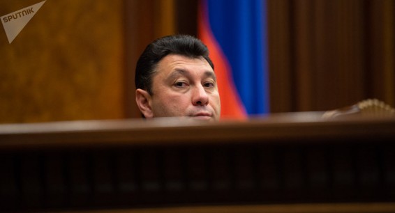 Шармазанов: происходящее – давление на парламент