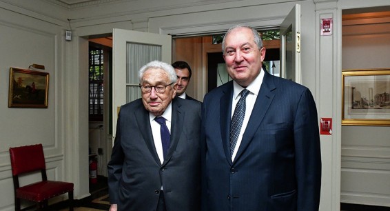 Армен Саркисян пригласил легендарного дипломата Генри Киссинджера в Армению