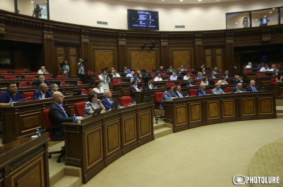 «ՀՀ տոների և հիշատակի օրերի մասին» օրենքում լրացում կատարելու մասին» նախագիծը հատուկ ընթացակարգով քննարկելու որոշումն ընդունվեց