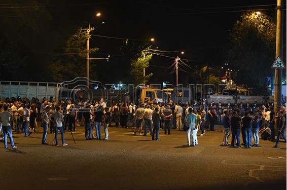 Խորենացի փողոցում գիշերը խաղաղ է անցել. իրականացվում է հերթապահություն