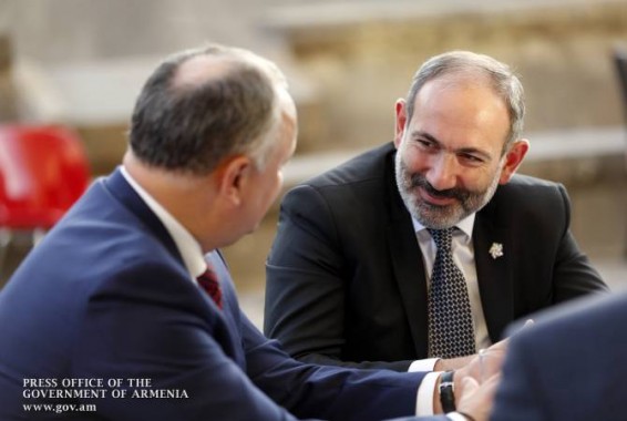 Премьер-министр Армении в рамках саммита МОФ встретился с президентом Молдовы, премьер-министром Бельгии и генеральным директором ЮНЕСКО