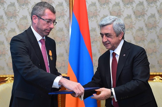 Photo. Սերժ Սարգսյանն ընդունել է Եվրոպական խորհրդարանի պատգամավոր Ֆրանկ Էնգելին