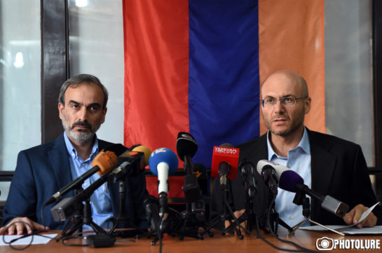Պավլիկ Մանուկյանը վերջին շրջանում կանգնել է դեպի անկում տանող սայթաքուն ճանապարհի վրա. Վարուժան Ավետիսյան և Ժիրայր Սեֆիլյան