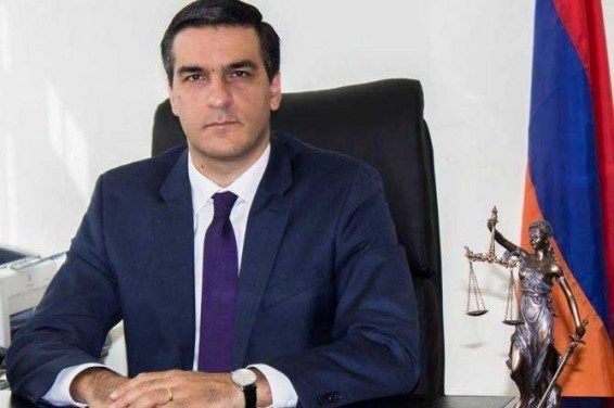 Արման Թաթոյանն աջ ղեկով մեքենաների վարորդների իրավունքների հարցով հեռախոսազրույց է ունեցել վրացի գործընկերոջ հետ