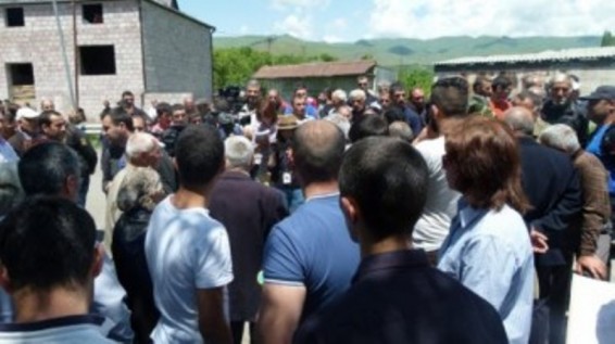 Արմավիրցիները պահանջում են իրենց նախկին մարզպետին