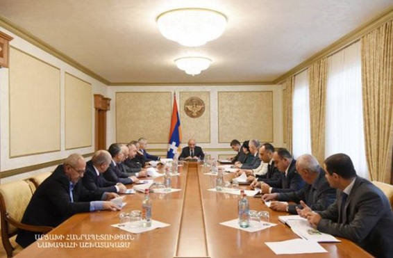 Բակո Սահակյանը հրավիրել է աշխատանքային խորհրդակցություն ԱԺ մշտական հանձնաժողովների նախագահների եւ խմբակցությունների ղեկավարների հետ