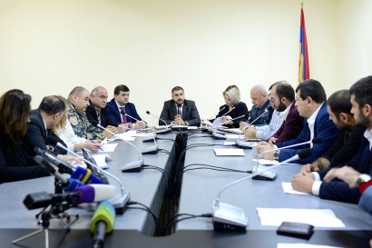 Քննարկվել են աջ ղեկով մեքենաների ներմուծման արգելքի խնդրի լուծման տարբերակները