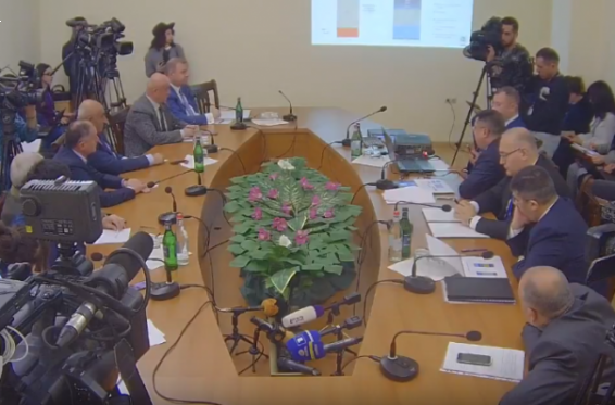 ԱԺ-ում քննում են գազի և էլեկտրաէներգիայի գործող սակագների հիմնավորվածությունը. ուղիղ