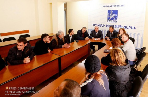 Քաղաքապետարանում ընդունել են փողոցային առևտրով զբաղվող մի խումբ քաղաքացիների