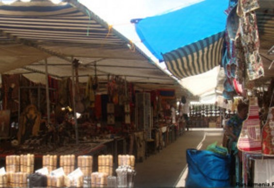 Վերնիսաժում հագուստ վաճառող առևտրականներին քաղաքապետարանի առևտրի վարչության պետը սպառնացել է վռնդել