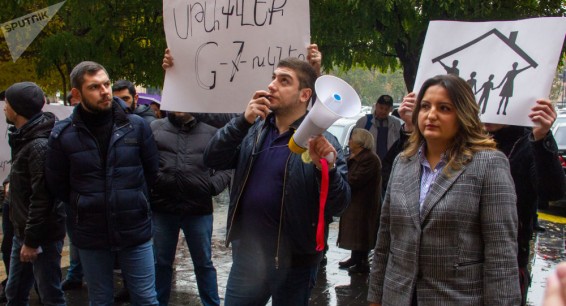 Акция протеста в Ереване: армянские активисты требуют от Пашиняна конкретики по ЛГБТ