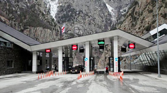 Լարսը բաց է բոլոր տեսակի տրանսպորտային միջոցների համար
