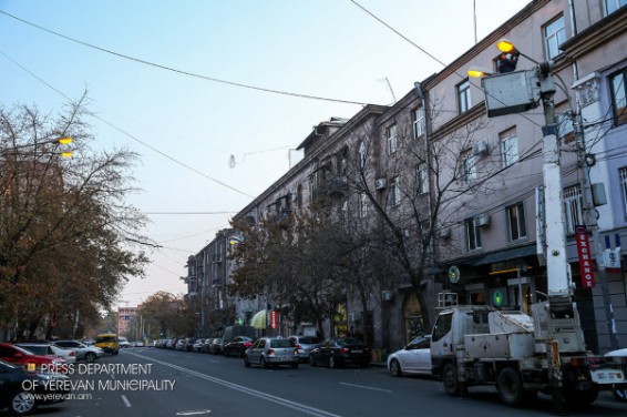 Քաղաքի փողոցային լույսերը ցերեկը վառվում են նորոգման աշխատանքներ կատարելու նպատակով. պարզաբանում քաղաքապետարանից