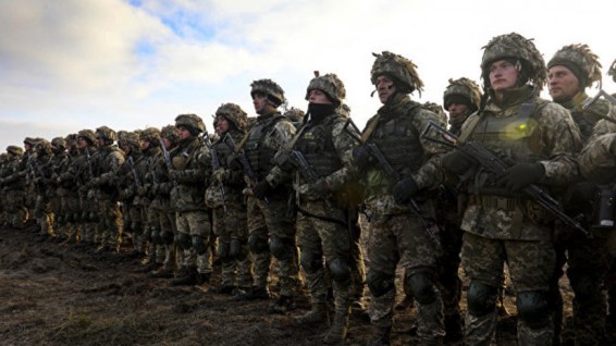 Порошенко призвал украинских военных повышать боевую подготовку