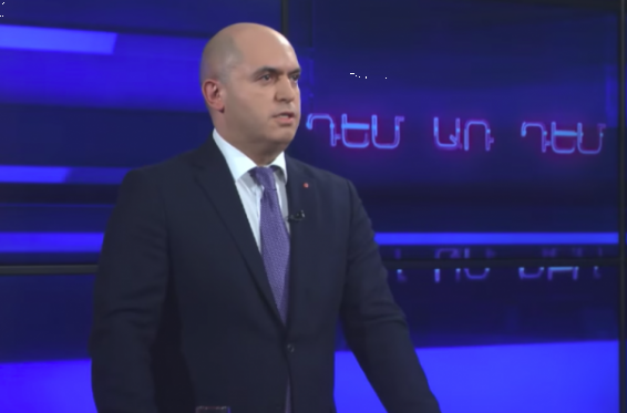 Սելֆի Մերկելի հետ,  պատահական նկար՝ ԱՄՆ նախագահի ու տիկնոջ հետ, եռագույն գուլպաները` Կանադայի վարչապետի և իր հագին. Աշոտյանը` Ռ. Ռուբինյանին խնդրեց ներկայացնել Փաշինյանի 4-րդ ձեռքբերումը