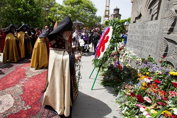 Photo. Սուրբ նահատակների ոգեկոչման արարողությունները Ծիծեռնակաբերդի հուշահամալիրում և Մայր Աթոռ Ս. Էջմիածնում