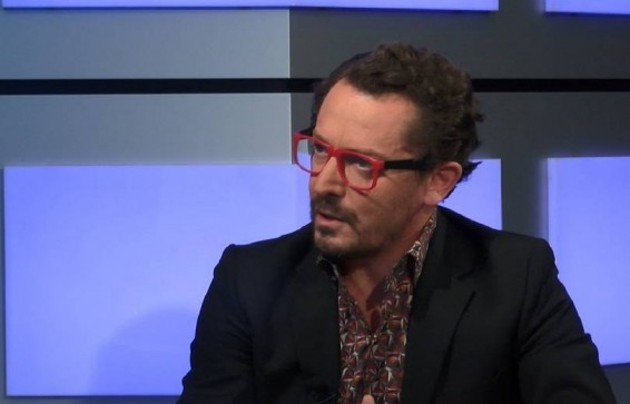 29/28 ընտրատեղամասի մոտ հավաքվել են երիտասարդներ՝ թանկարժեք մեքենաներով