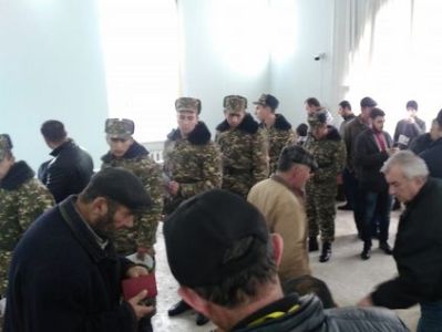 Զինծառայողները քվեարկության են գնում շարային կարգով․ «Անկախ դիտորդ»-ը ահազանգում է