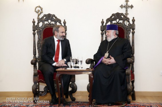 Հաճախ ժողովրդավարությունը շփոթել են ամենաթողության հետ, քաղաքավարությունը՝ թուլության, արժեքների փոփոխություն է պետք. Փաշինյանը հանդիպել է Ամենայն Հայոց Կաթողիկոսին
