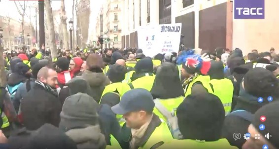 LIVE: в Париже 