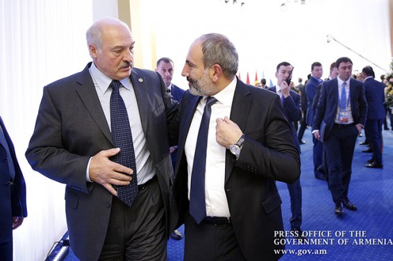 В сети появился фрагмент брифинга Лукашенко с оскорбительной репликой в адрес Пашиняна