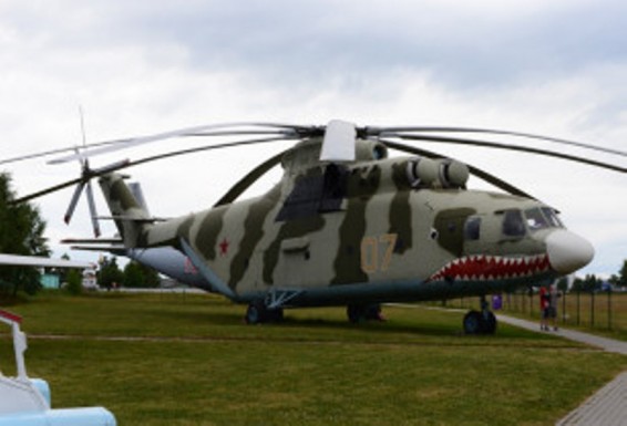 Բելառուսցի ըմբիշը մարմնին ամրացված ճոպանով 20 մետր քաշել է աշխարհի ամենամեծ ուղղաթիռը