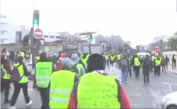 LIVE: в Париже проходит шестая акция протеста 