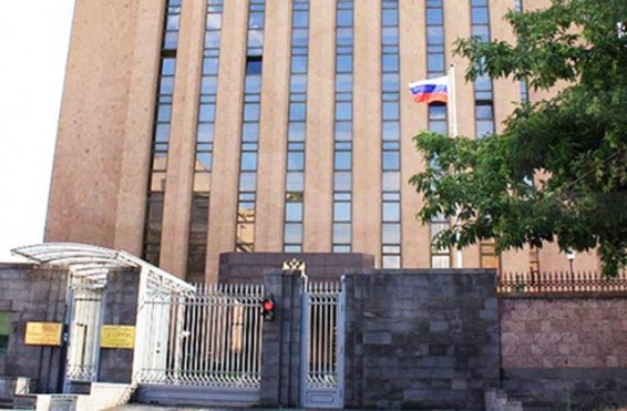 ՀՀ-ում ՌԴ դեսպանատան առջև տեղի կուեննա բողոքի ցույց՝ ընդդեմ 102-րդ ռազմահենակետում տիրող իրավիճակի