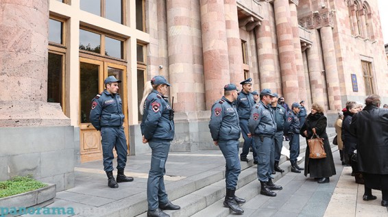В Армении представители занимающихся грузоперевозками компаний грозятся перекрыть дороги