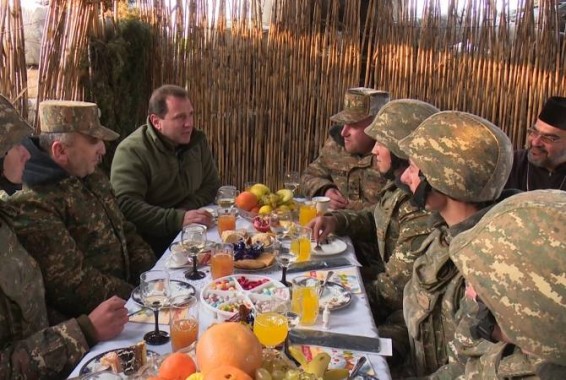 Արցախի ու Հայաստանի պաշտպանության նախարարները եղել են առաջնագծում, մասնակցել «Սահմանապահ խաչքարի» բացմանը