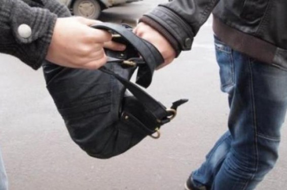 Կողոպուտ Արցախի փողոցում. Էրեբունու ոստիկանները օպերատիվորեն բացահայտել են հանցագործությունը