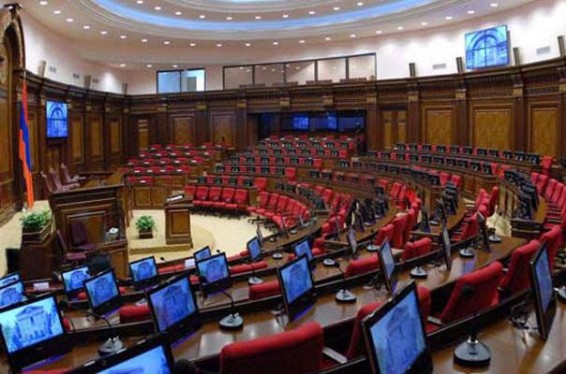 ԱԺ առաջին նիստը տեղի կունենա հունվարի 14-ին, իսկ մանդատից հրաժարվել է 20 ընտրված թեկնածու, 18-ը՝ «Իմ քայլը» դաշինքից