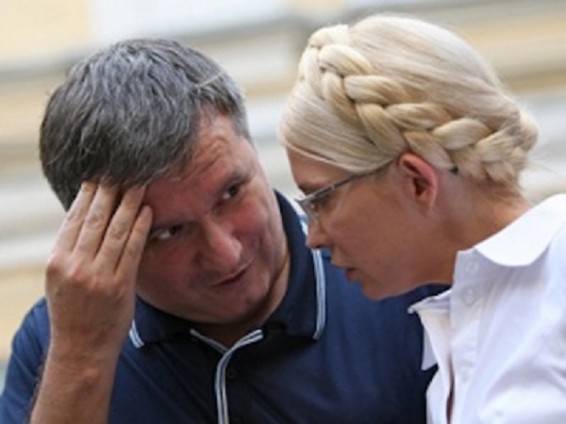 Le Monde: «Хамелеон» Арсен Аваков уже начал вести переговоры с Тимошенко