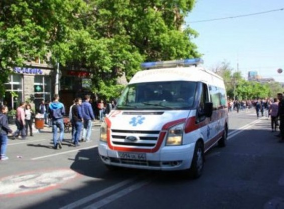 Երեւանի ձիարժավարանի մոտ «Օպելը» բախվել է «ԿամԱԶ»-ին. 25-ամյա երիտասարդը հիվանդանոցում է