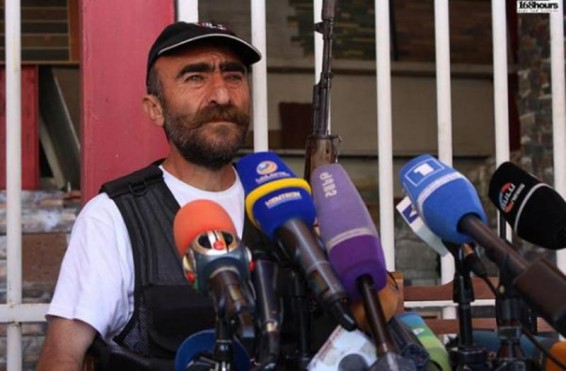 Պավել Մանուկյանն ու նրա որդին վիրահատվել են. Նրանց վիճակը ծանր է