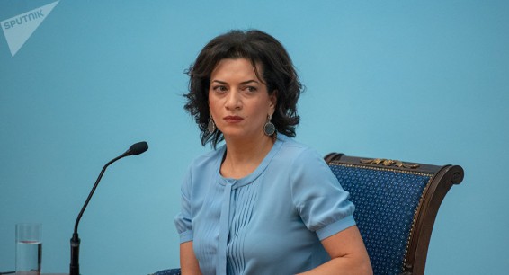 Дневник премьера: Анна Акопян показала, как семья Пашинянов провела праздники