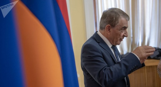 По этому телефону звонят в Москву: советы Ара Баблояна новому спикеру НС Армении