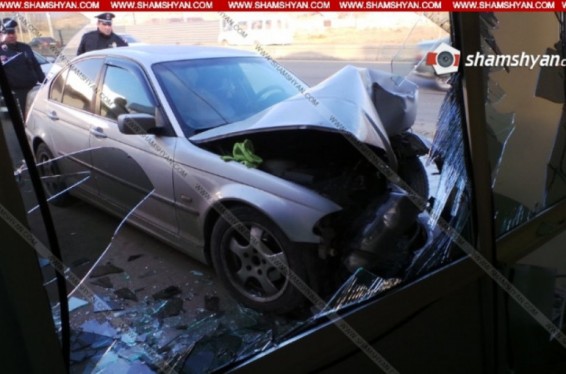 Երևանում 38-ամյա վարորդը BMW-ով մխրճվել է ավտոլվացման կետի սպասասրահ, կա վիրավոր. Shamshyan.com