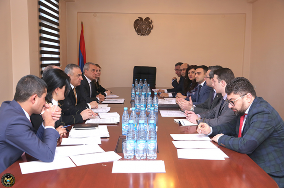 Քննարկվել են հարկադիր կատարողների կողմից պարտապանի դրամական միջոցների վրա արգելանքի կիրառման և վերացման հետ կապված հարցերը