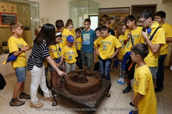 Օդեսայից ժամանած պատվիրակությունը` Երևան քաղաքի պատմության թանգարանում