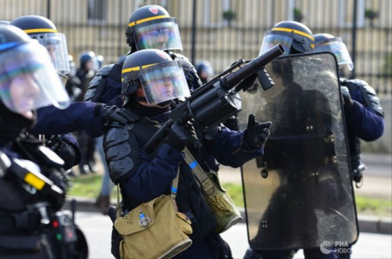 Փարիզում ոստիկաններն արցունքաբեր գազ են կիրառել «դեղին բաճկոնների» հերթական բողոքի ակցիայի ժամանակ