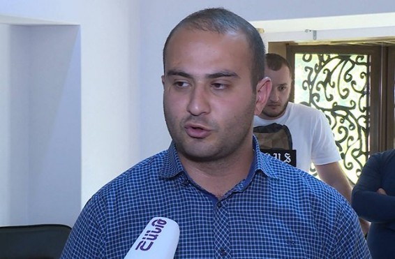 Աջ ղեկով մեքենաների հարցը ևս մեկ անգամ կքննարկվի Կառավարությունում. ցուցարարներին ընդունել է վարչապետի օգնականը