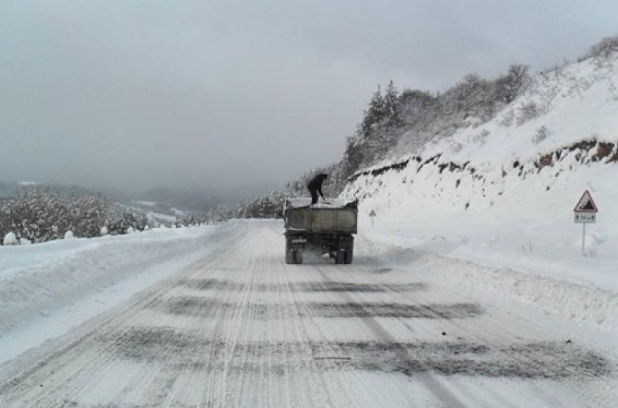 Վարդենյաց լեռնանցքը փակ է կցորդիչով բեռնատարների համար, փակ են նաև Արագածոտնի մարզի որոշ ճանապարհներ