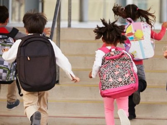 Դպրոցական պայուսակները երկու անգամ ավելի թեթեւ կլինեն. Արայիկ Հարությունյան