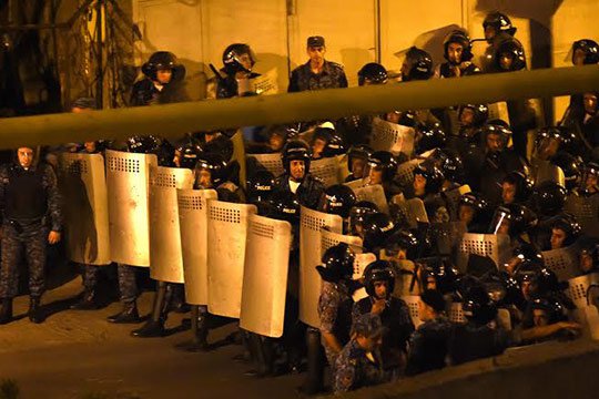 Ոստիկանությունը հավաքների անօրինականության մասին զգուշացնելուց հետո ցրել է հավաքվածներին