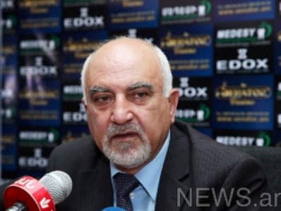 «Ալեն Սիմոնյան, ուրախ եմ, որ բոլշեւիկ պապիկիդ հարգում ես». Պարույր Հայրիկյանը՝ օրհներգի փոփոխման մասին