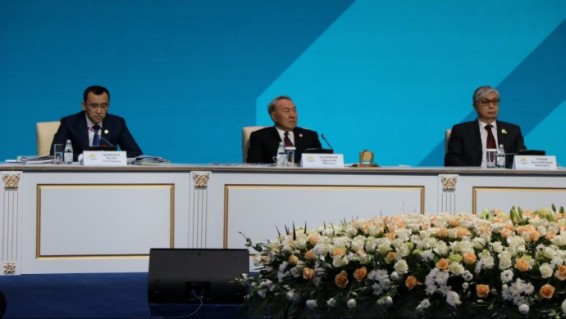 Нурсултан Назарбаев поручил увеличить пособия детям-инвалидам и выплату многодетным